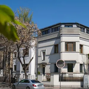 rezervați aici