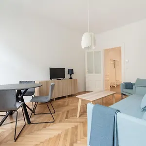  Apartment Universum 2