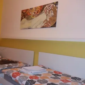  Apartment Geräumige Zentrumsnahe Altbauwohnung